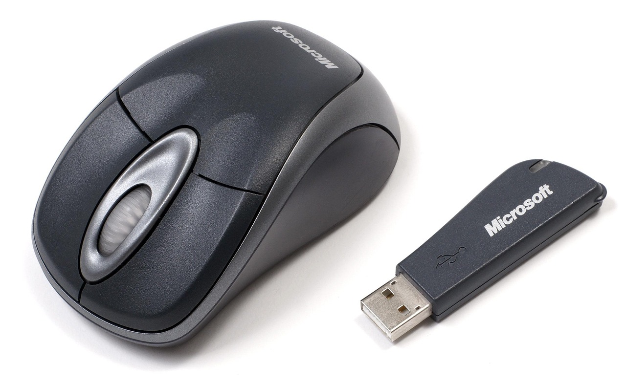 無線マウスとBluetoothドングル(レシーバー)